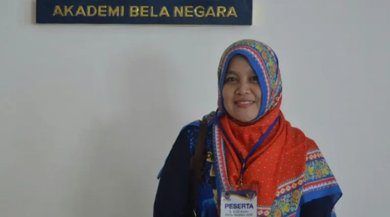 Demi Ikut Sekolah Kader, Apry Rela Kost dan Bawa Ketiga Anaknya