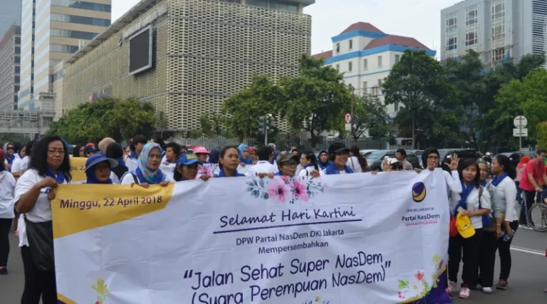 Peringati Hari Kartini, NasDem Gelar Jalan Santai Super NasDem