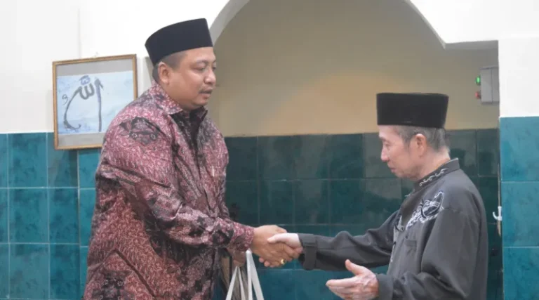 Bulan Penuh Berkah, Nova Harivan Paloh Gencarkan Program Bagi-Bagi Alquran