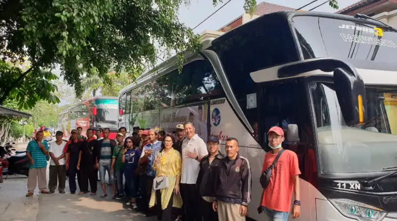 Read more about the article Agus Lomboan Lepas 3 Bus Mudik Gratis Tujuan Solo