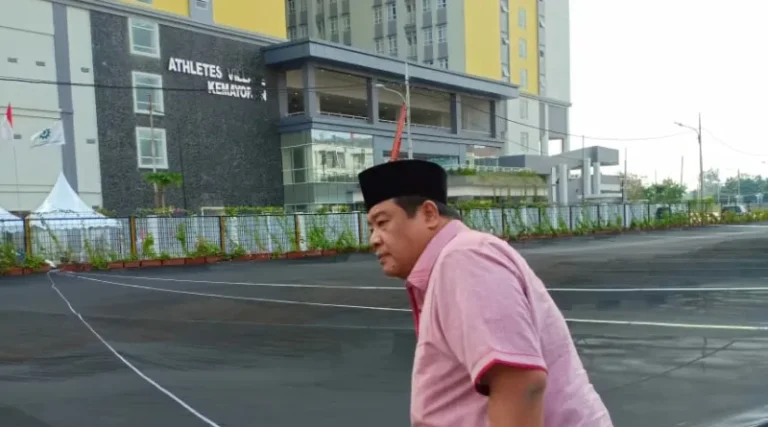 Tongkrongi Langsung, Bestari Tak Cium Bau ‘Kali Item’