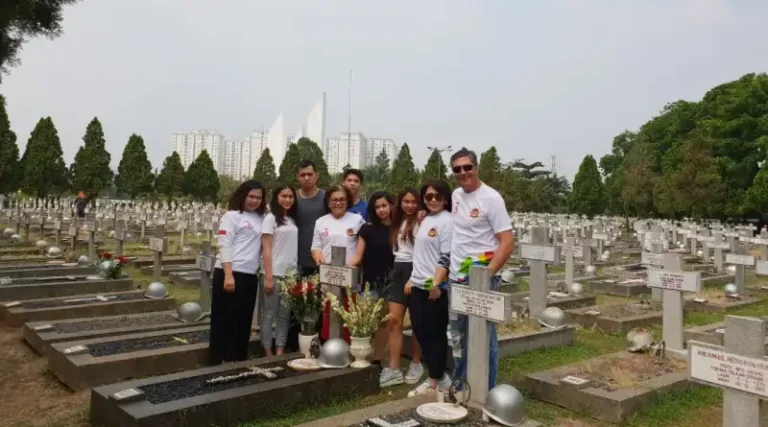 HUT Kemerdekaan, Agus Ajak Keluarga Ziarah ke Makam Pahlawan