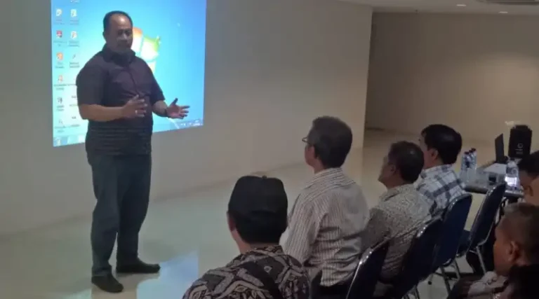 Bangun Kesadaran Keselamatan Kerja, Abdul Azis Berikan Sosialisasi MKKG