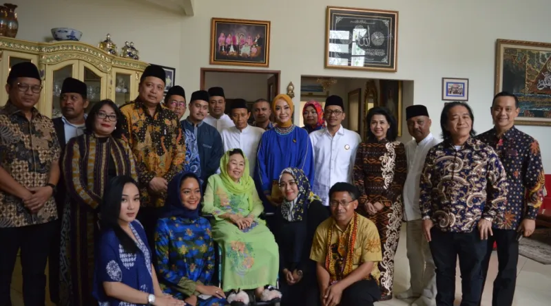 You are currently viewing Kunjungi Kediaman Gus Dur, NasDem DKI Minta Doa Restu