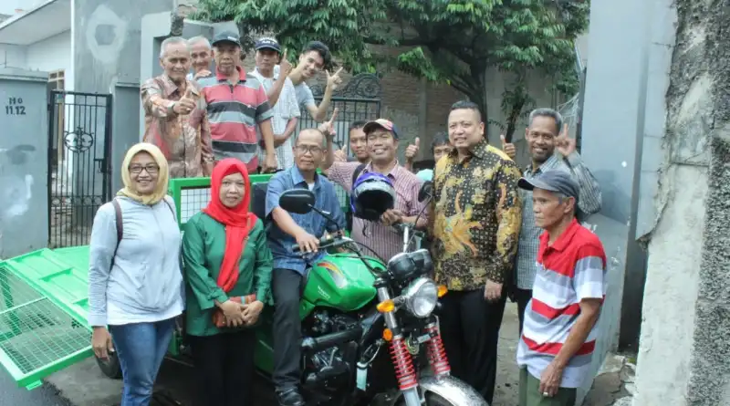 You are currently viewing Peduli Lingkungan, Nova Paloh Berikan ‘Germor’ untuk Warga Jagakarsa