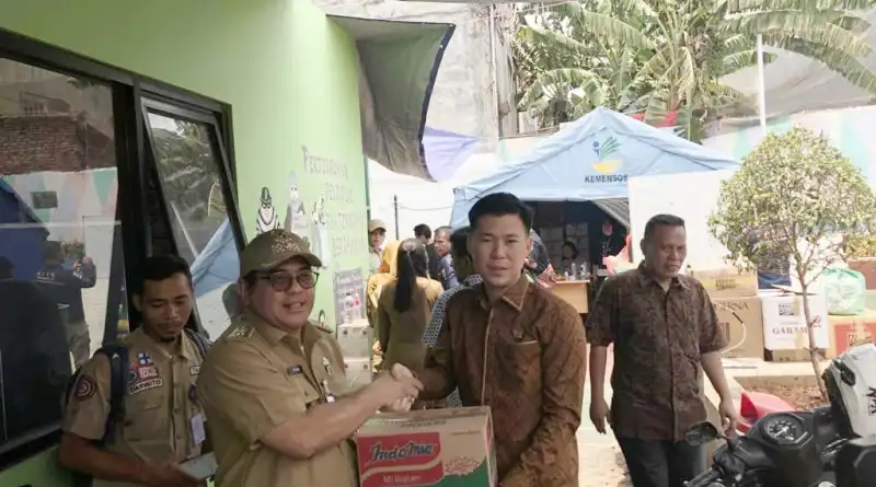 Read more about the article Bantu Korban Kebakaran, Politisi NasDem Pastikan Pelayanan Dasar Terpenuhi