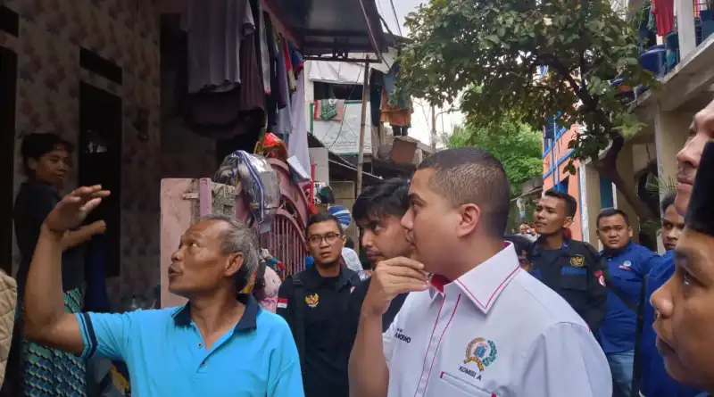 Read more about the article NasDem DKI Terjun Langsung Beri Santunan Korban Banjir