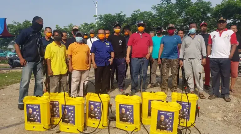 NasDem JakBar Semprot Desinfektan di Duri Kosambi