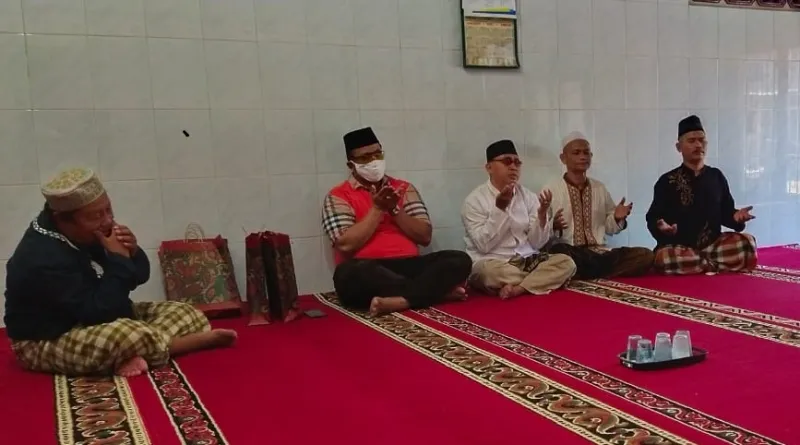 You are currently viewing Abdul Azis Bantu Ustadz, Guru Ngaji, Marbot
