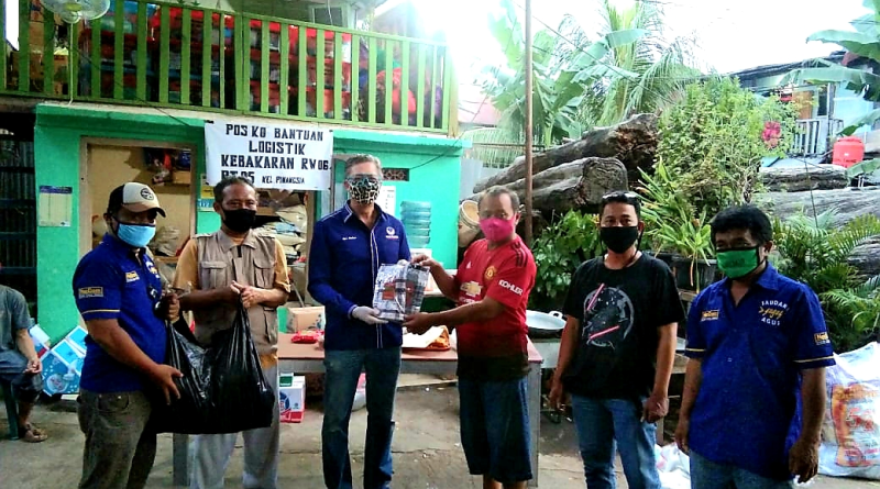 Read more about the article NasDem Serahkan Bantuan Korban Kebakaran Pinangsia