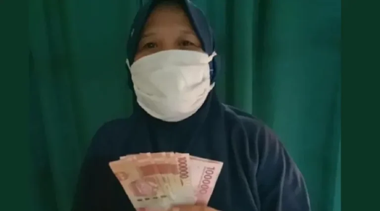 Jupiter Beri Bantuan SPP Warga Kembangan Selatan