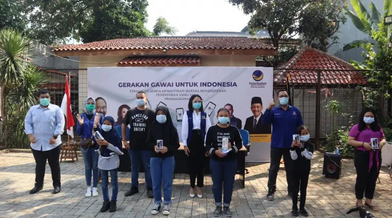 You are currently viewing NasDem Salurkan Gawai untuk Siswa Pra Sejahtera di DKI Jakarta