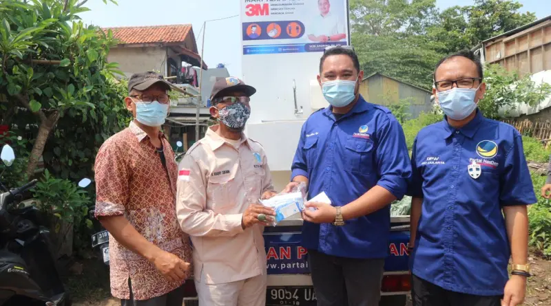 Read more about the article Wibi Andrino Sumbang 5 Wastafel Portabel dan 3.000 Masker se-Jakarta Selatan