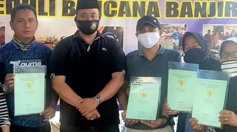 Abdul Azis Muslim Apresiasi Penyerahan Sertifikat Tanah di Jakarta Barat