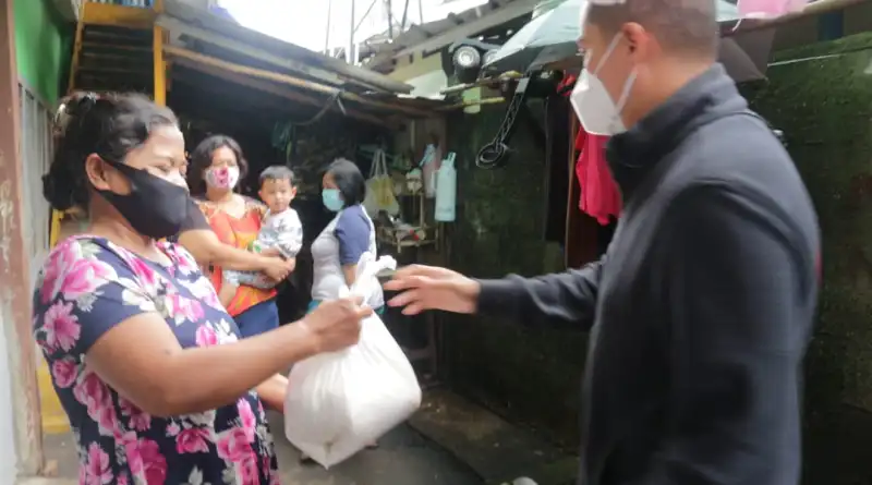 Read more about the article Wibi Salurkan Ratusan Paket Sembako untuk Warga Terdampak Covid-19 di DKI