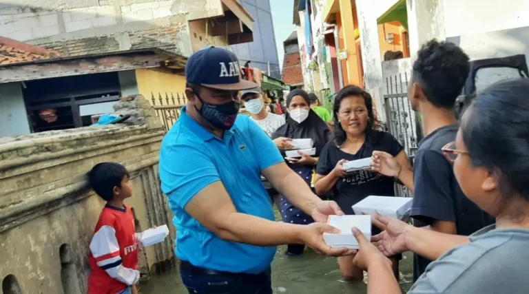 Abdul Azis Tinjau Lokasi Banjir di Dua Titik di Duri Kosambi