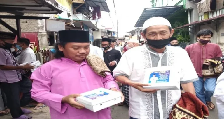 Jupiter Salurkan Nasi Box untuk Masjid Al Mujahidin di Jumat Berkah