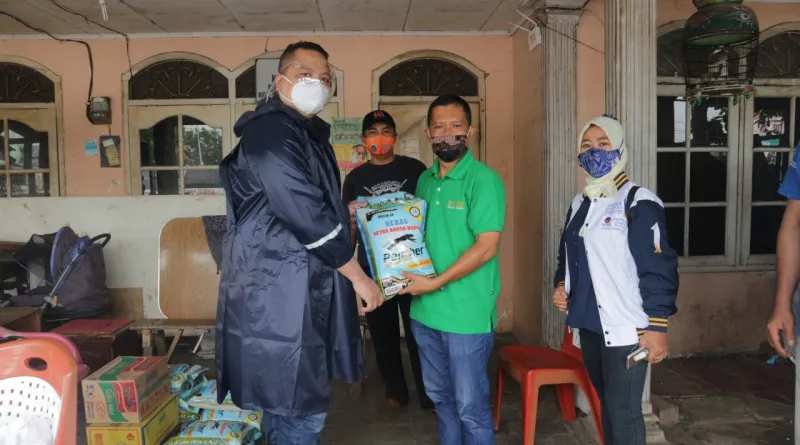 Read more about the article Tinjau Banjir di Pejaten Timur, Nova Dorong Program Normalisasi Dipercepat