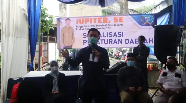 Jupiter Sosialisasikan Perda Covid di Grogol-Petamburan