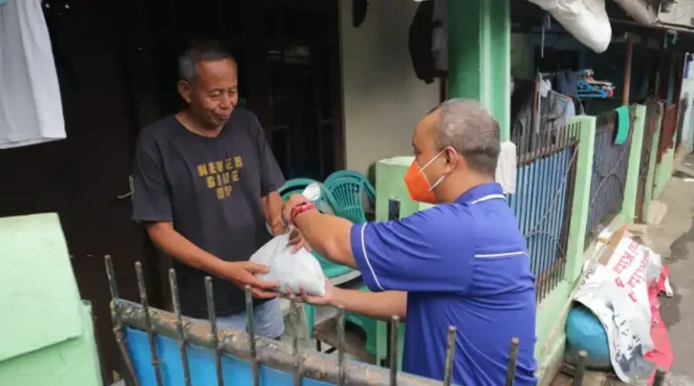 NasDem DKI Kembali Salurkan Bansos Covid-19 untuk Warga