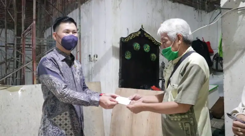 You are currently viewing Jupiter Gelar Santunan Anak Yatim dan Beri Bantuan Renovasi Masjid