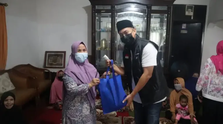 Bang Wibi Ikut Buka Puasa Bareng Warga Cilandak