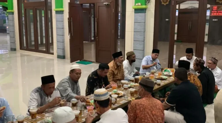 Wibi Silaturahmi dan Buka Puasa di Masjid Al-Istiqomah Pesanggrahan