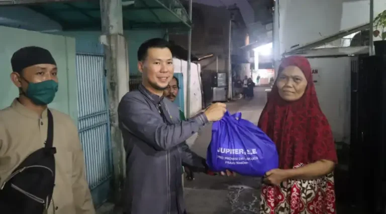 Jupiter Datangi Langsung Rumah Warga untuk Salurkan Bantuan