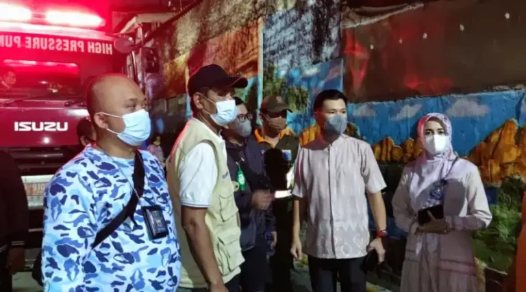 Jupiter Sambangi Korban Kebakaran Taman Sari