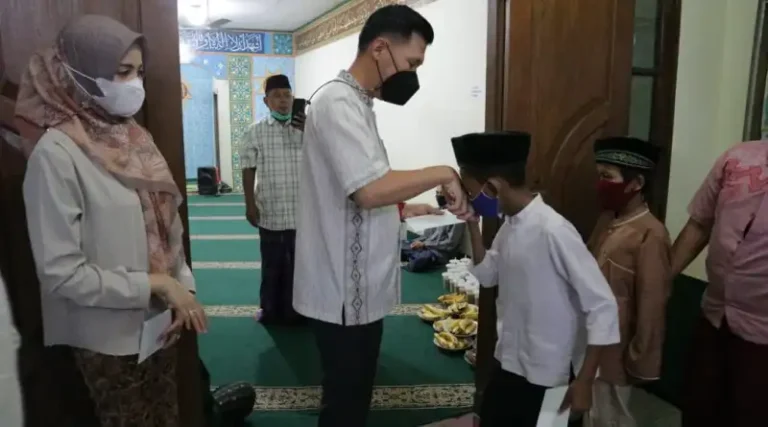 Jupiter Santuni Anak Yatim dan Janda Duafa di Kedoya Selatan