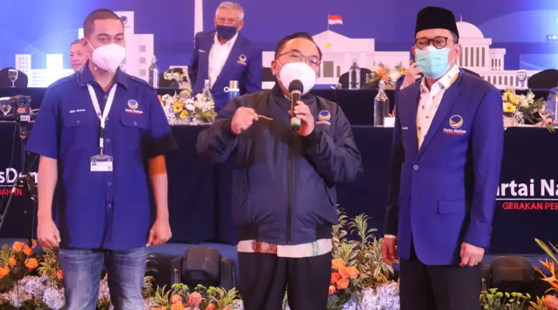 Read more about the article Mantan Bupati Kepulauan Seribu Resmi Gabung ke NasDem DKI