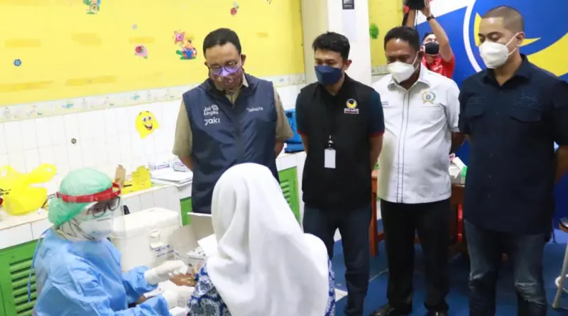 You are currently viewing Gubernur Anies Apresiasi Peran NasDem Gencarkan Vaksinasi di DKI