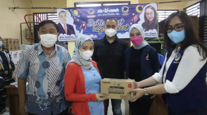 You are currently viewing Peduli Balita dan Ibu Hamil, Garnita NasDem DKI Bagikan Biskuit hingga Masker