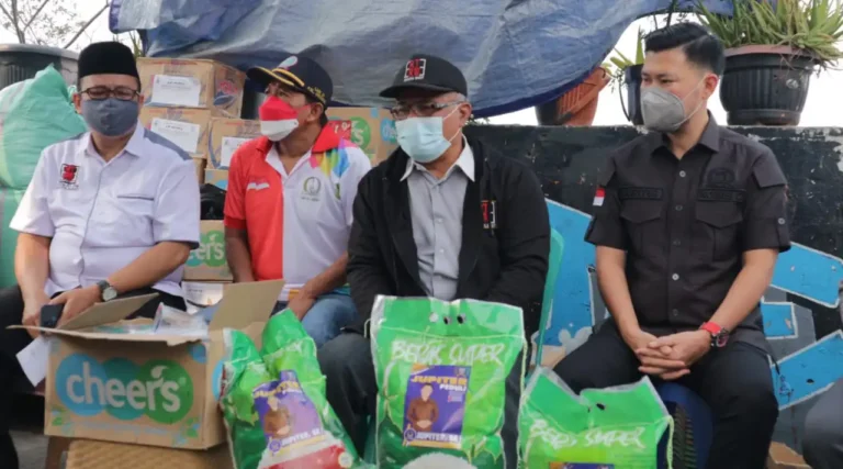 Jupiter Tinjau Lokasi Kebakaran di Grogol Petamburan