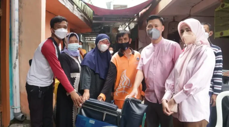 Jupiter Salurkan Bantuan Kursi Roda di Keagungan