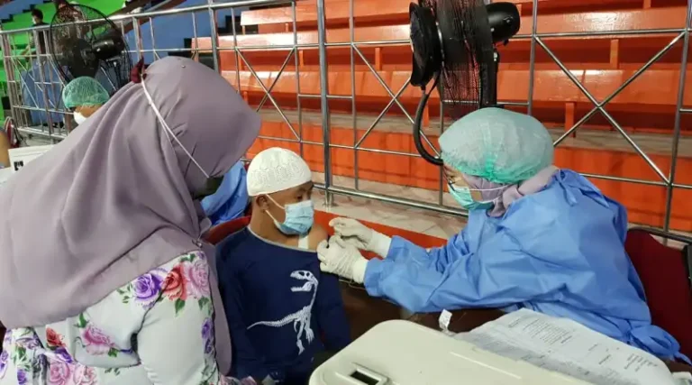 Tak Mau Ketinggalan, Siswa Berkebutuhan Khusus Juga Ikut Vaksinasi NasDem