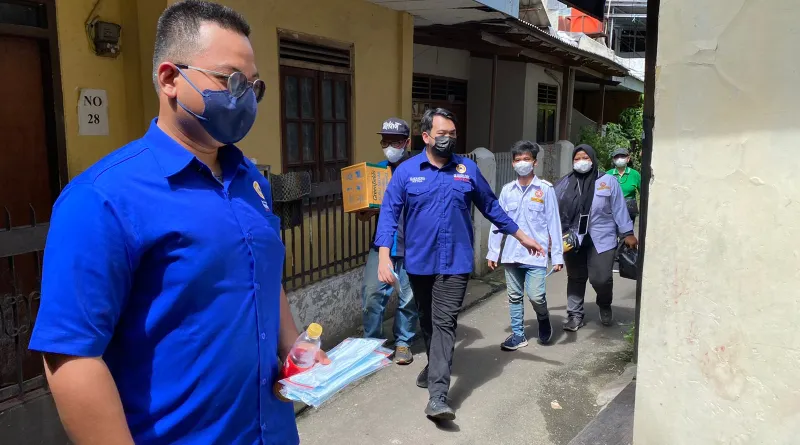 Read more about the article LMN Jaksel kembali Lakukan Penyemprotan Disinfektan dan Pembagian Masker