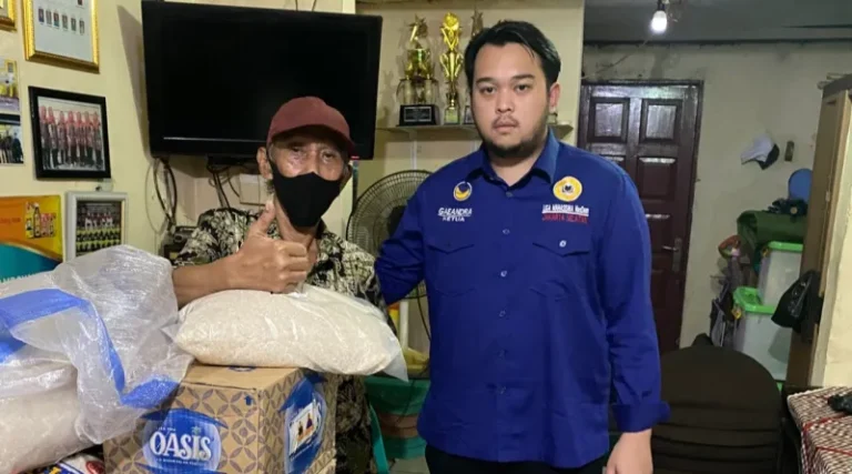 LMN Jaksel Salurkan Bantuan untuk Korban Kebakaran Bukit Duri