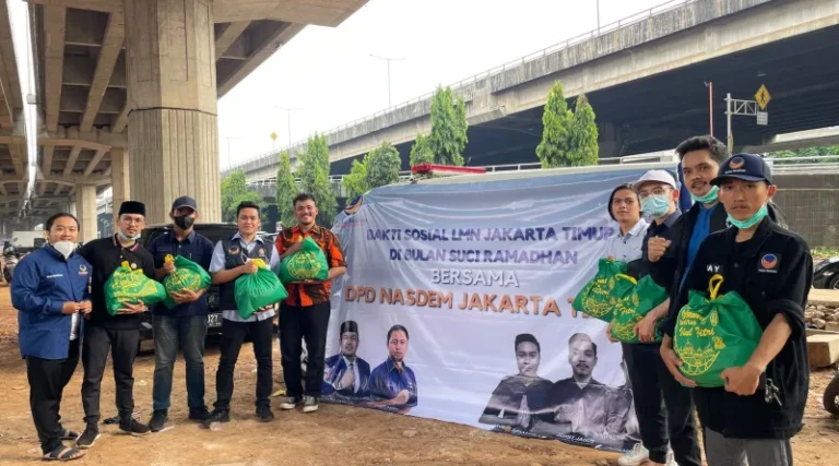 Bakti Sosial LMN Jaktim di Bulan Ramadan