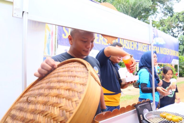 Bazar UMKM Turut Ramaikan Senam Bareng NasDem Jaksel