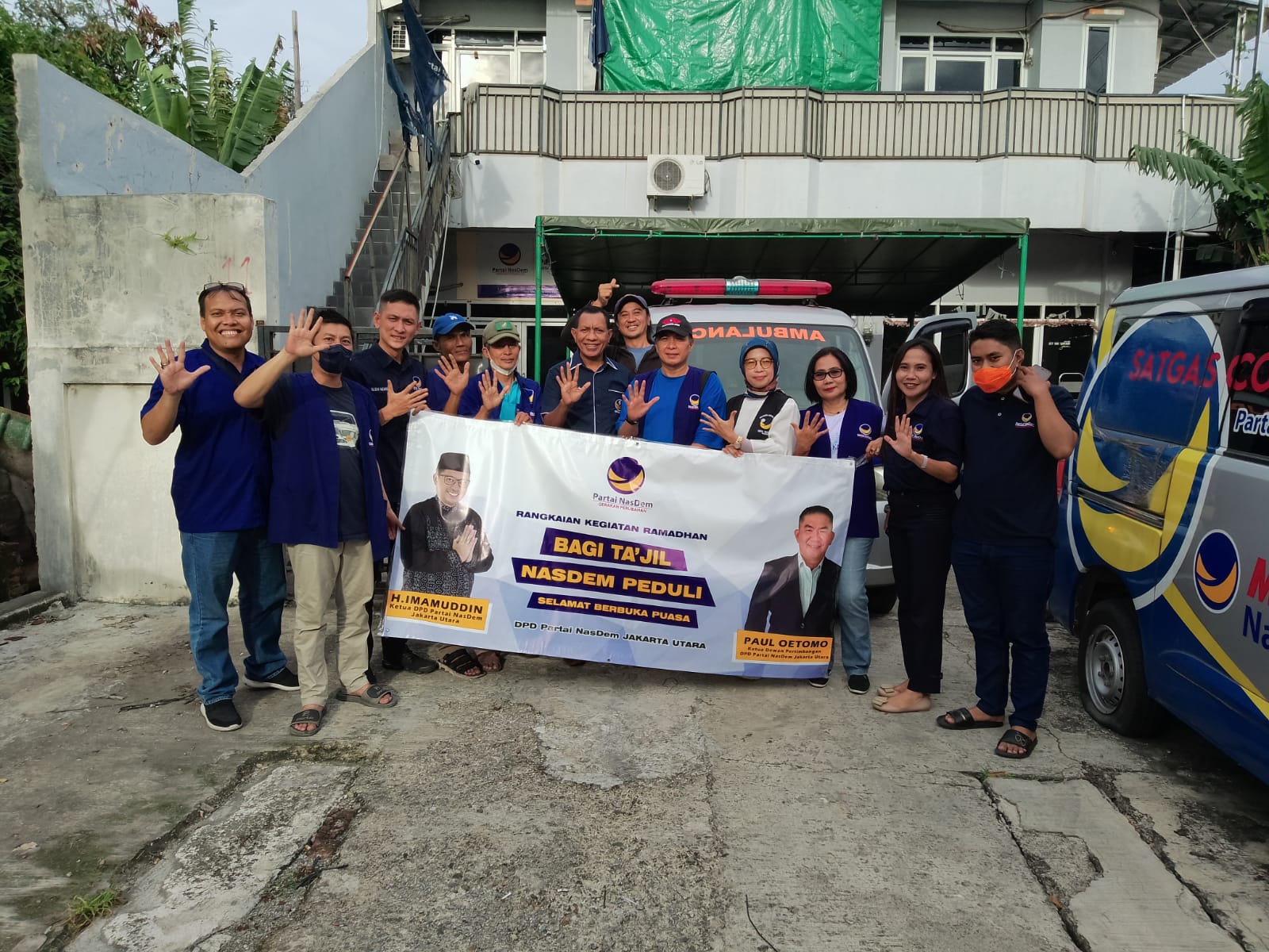 Read more about the article DPD NasDem Jakarta Utara Berbagi Takjil di Tanjung Priok