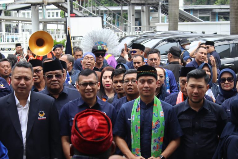 Kampanyekan Pemilu Sehat, NasDem DKI Jalan Kaki Daftarkan Bacaleg ke KPU