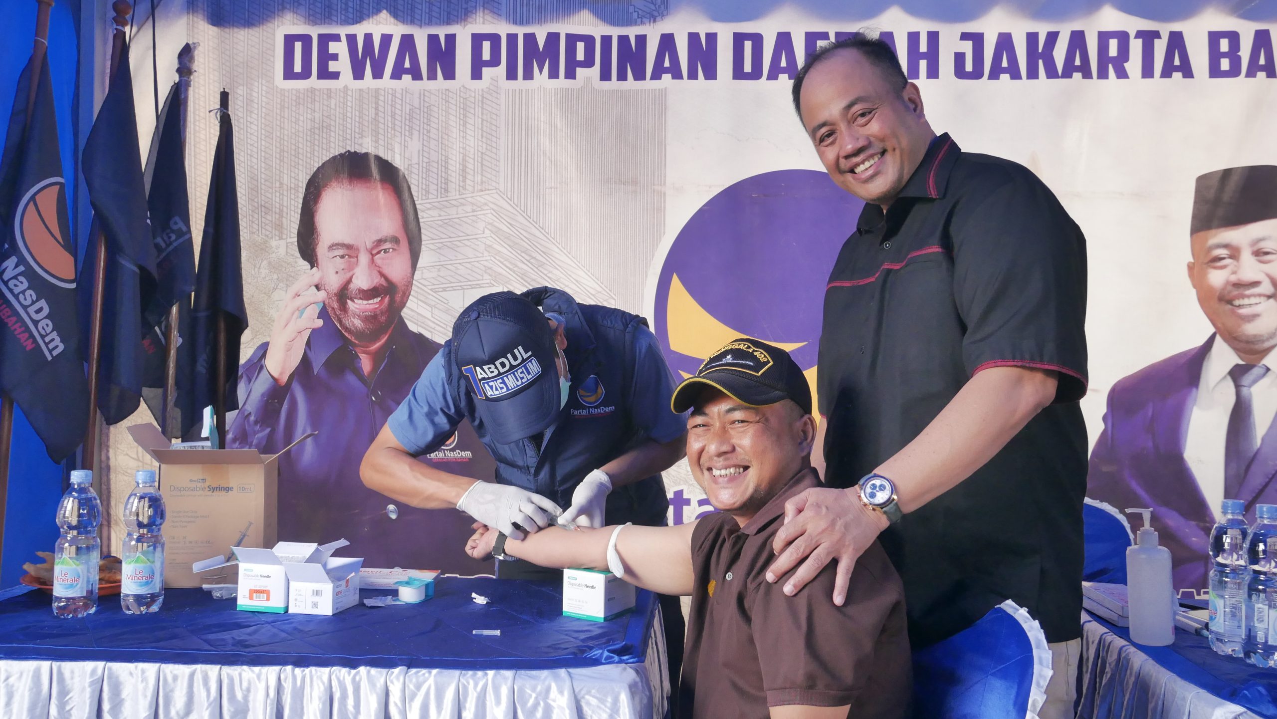 You are currently viewing Jaga Daya Tahan Tubuh Masyarakat, Abdul Azis Muslim Adakan Suntik Vitamin C Gratis