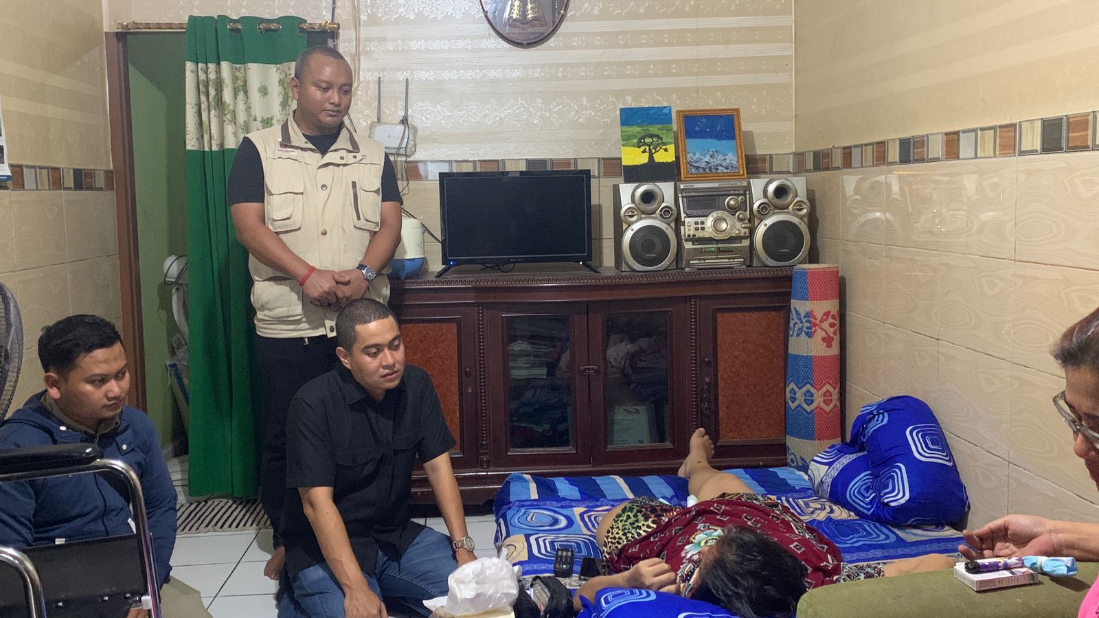 Read more about the article Wibi Salurkan Bantuan Kursi Roda Bantu Akses Mobilitas Warga