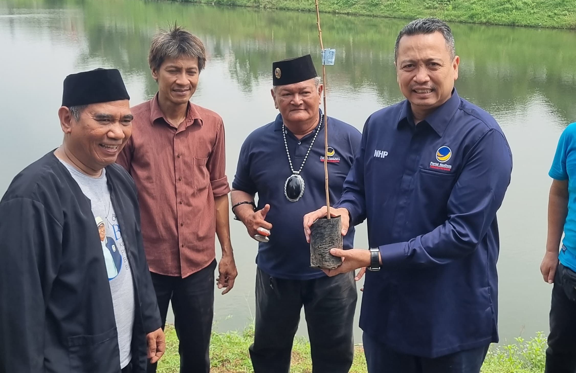 Read more about the article Tanam Pohon di Waduk Brigif, Nova Paloh Soroti Masih Mininmnya RTH di DKI
