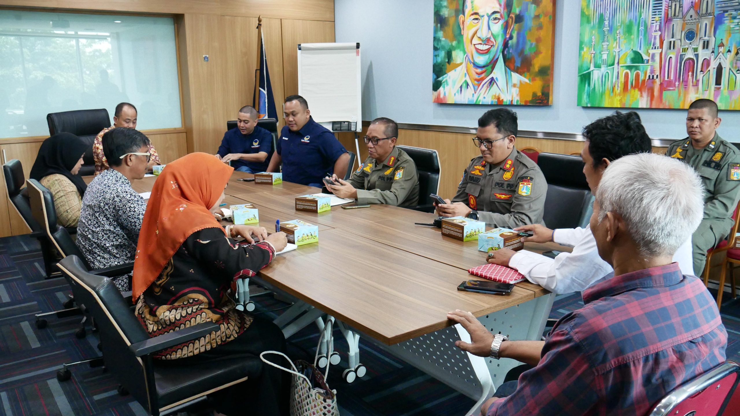 You are currently viewing Keluhkan PKL dan Parkir Liar, Pedagang Pasar Bunga Rawa Belong Audiensi ke Fraksi NasDem DKI