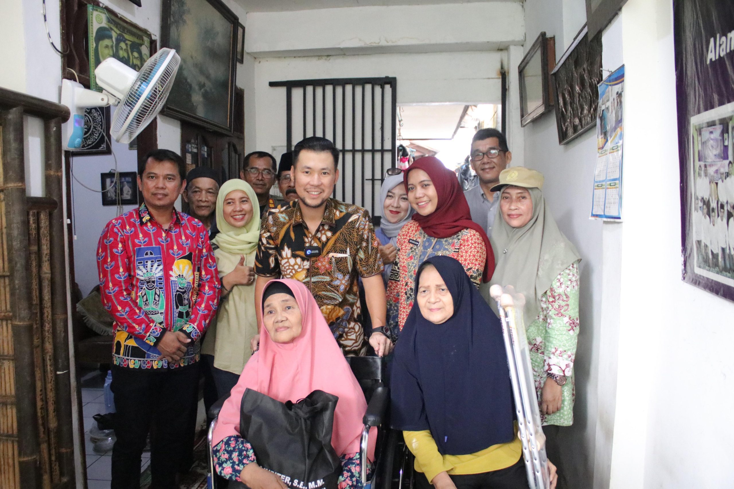 Read more about the article Jupiter Salurkan Bantuan Kursi Roda untuk Warga Kembangan Jakbar