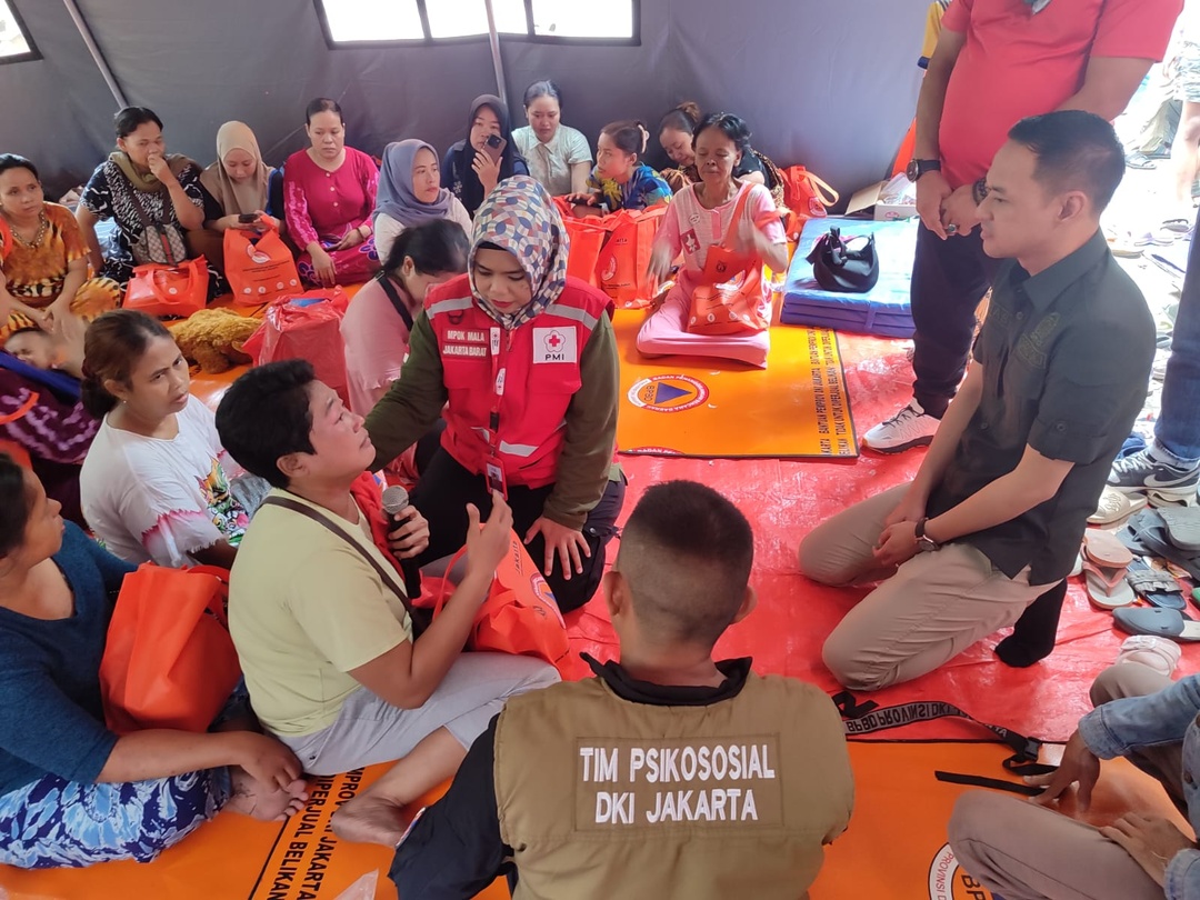 Read more about the article Legislator NasDem Jakarta, Gias Kumari Putra Kunjungi Korban Kebakaran di Tambora