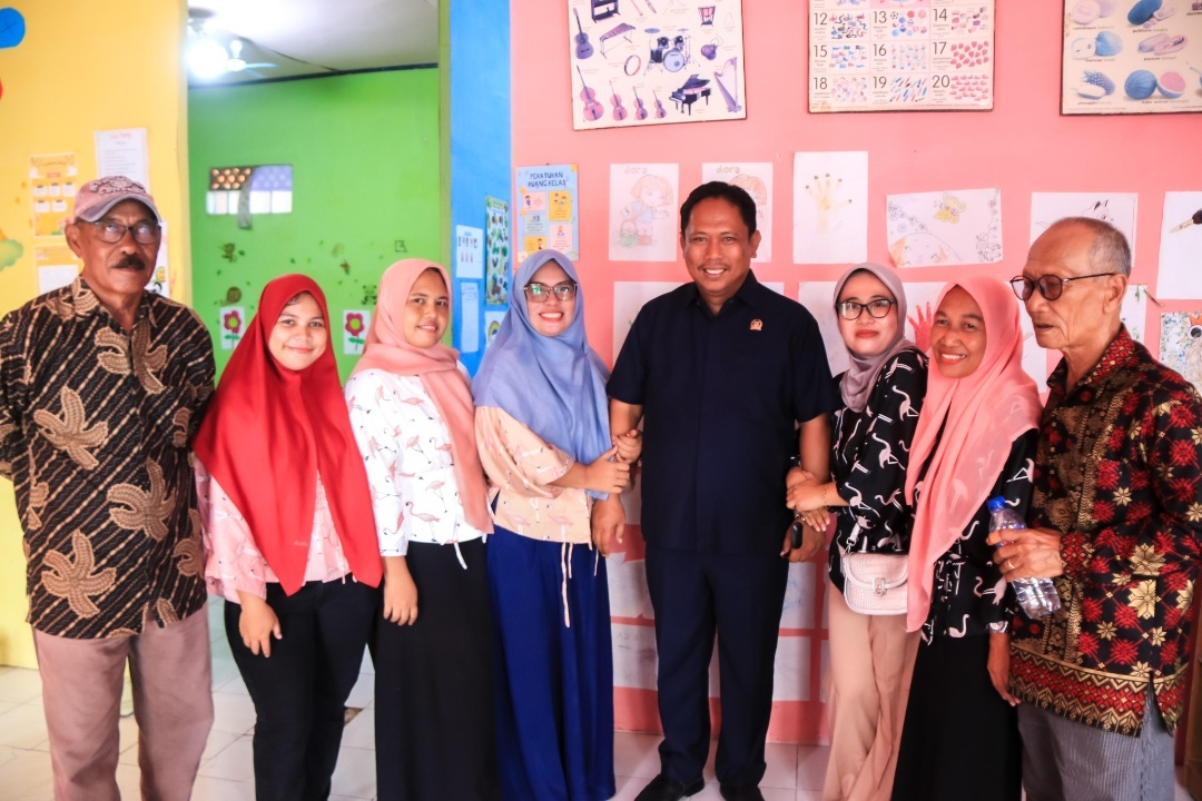 Read more about the article 14 Tahun Warga Pulau Kelapa Swadaya Dirikan PAUD, Idris Dorong Disdik Lakukan Penyetaraan