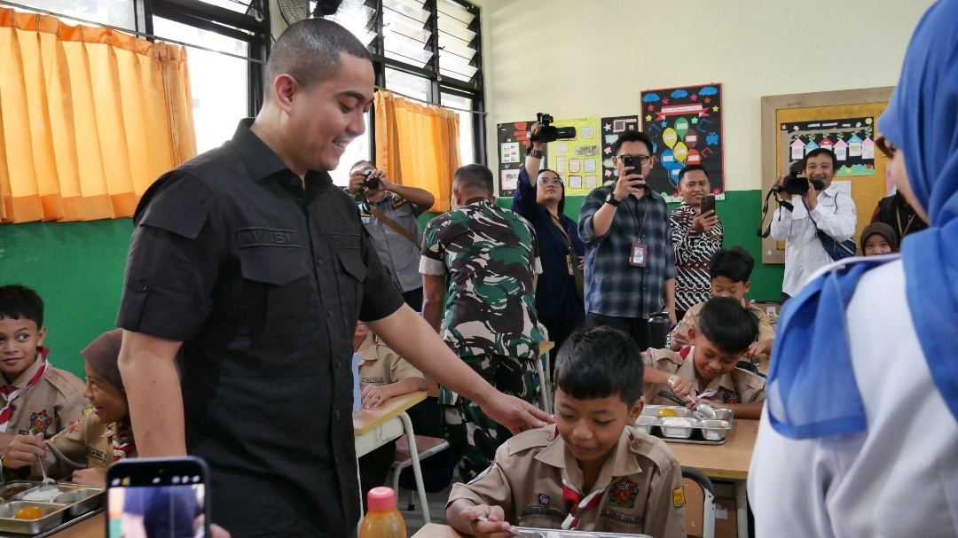 Read more about the article Wakil Ketua DPRD DKI Jakarta Pantau Langsung Program Makan Bergizi Gratis di SDN 01 Cipulir